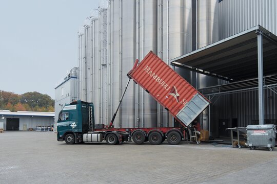 Entrega de materias primas en contenedores a granel
